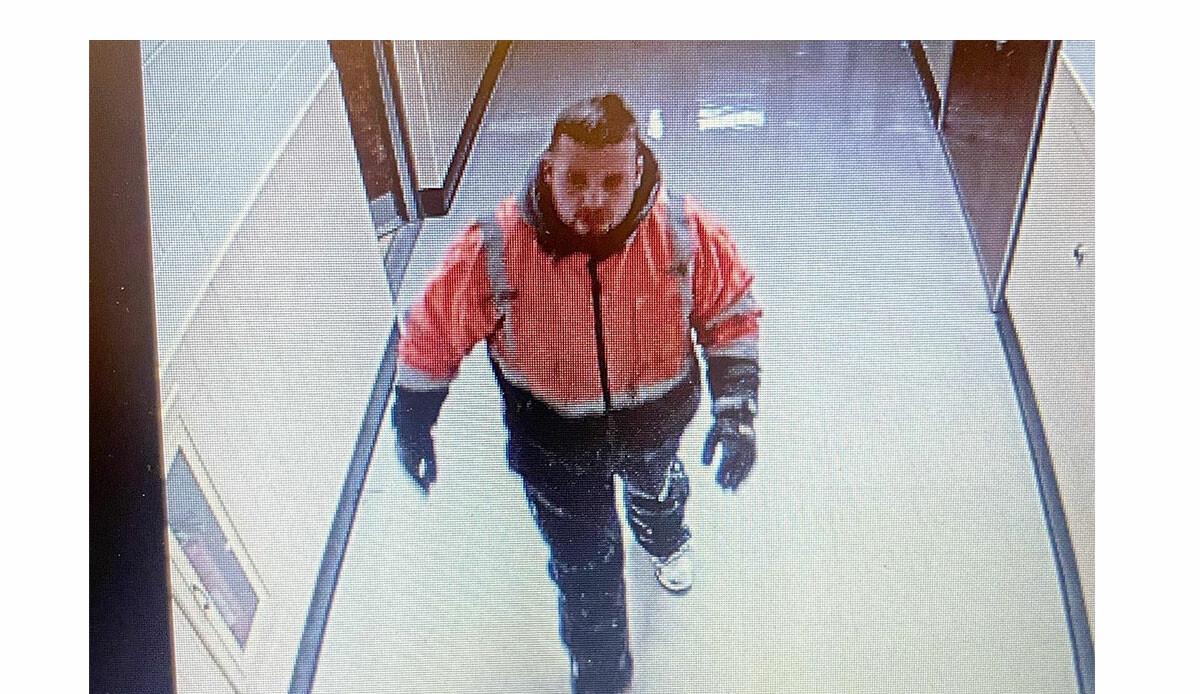 New York'ta bir kişi, kar fırtınasındaki mağdurları aracına alarak donmaktan kurtardı