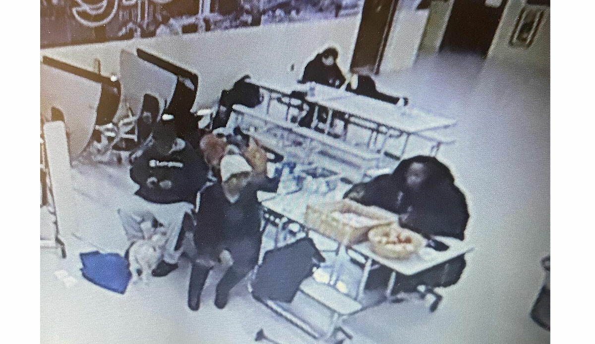 New York'ta bir kişi, kar fırtınasındaki mağdurları aracına alarak donmaktan kurtardı