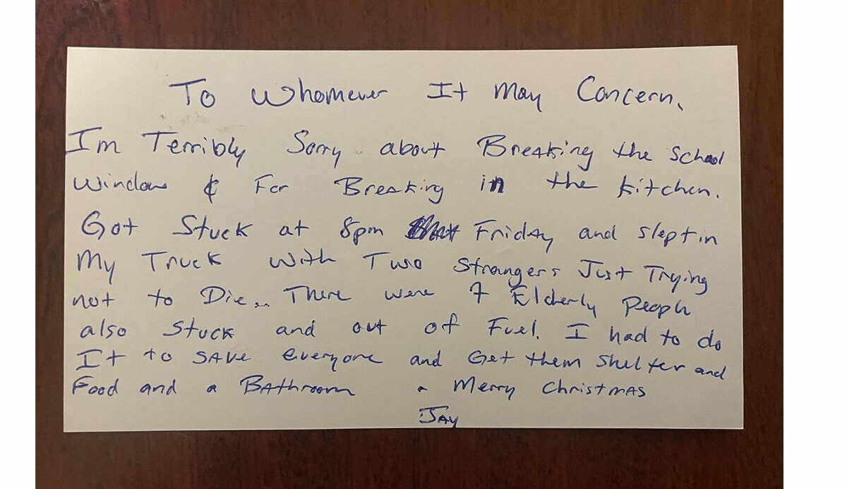 New York'ta bir kişi, kar fırtınasındaki mağdurları aracına alarak donmaktan kurtardı