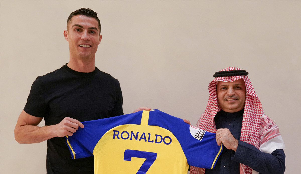 Cristiano Ronaldo Al Nassr&#039;a imzayı attı! Suudi Arabistan&#039;da yıllık net 75 milyon Dolar kazanacak