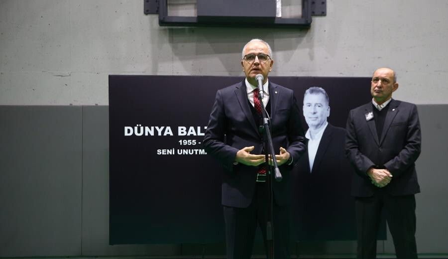 Dünya Baltacıoğlu Karacaahmet Mezarlığı’na defnedildi, ismi voleybol sezonuna verilecek Dünya Baltacıoğlu Karacaahmet Mezarlığı’na defnedildi, ismi voleybol sezonuna verilecek