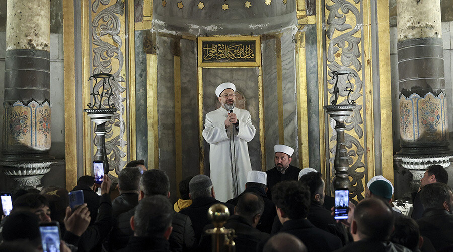 Ayasofya’yı Kebir Camii’nde 2023 yılının ilk sabah namazı: Cemaat avluya taştı