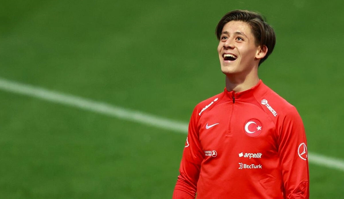 Arda Güler'e büyük onur! UEFA yıldız adayları arasında gösterdi Arda Güler'e büyük onur! UEFA yıldız adayları arasında gösterdi