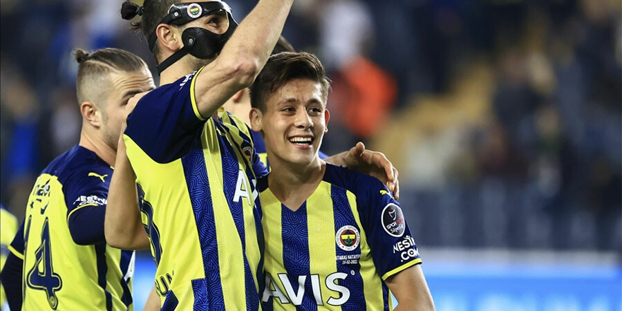 Arda Güler'e büyük onur! UEFA yıldız adayları arasında gösterdi Arda Güler'e büyük onur! UEFA yıldız adayları arasında gösterdi
