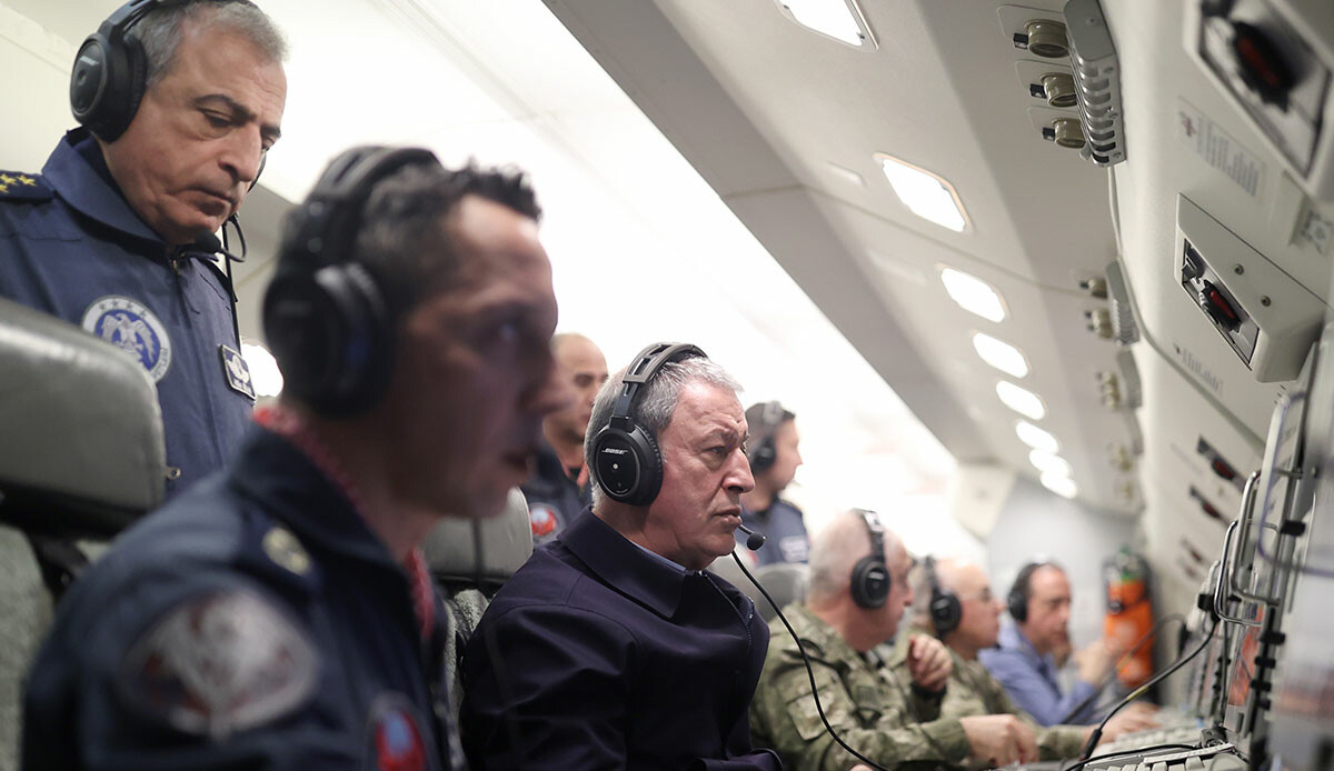 Bakan Akar'dan Yunanistan'a: Yanlış hesap Ankara'dan döner