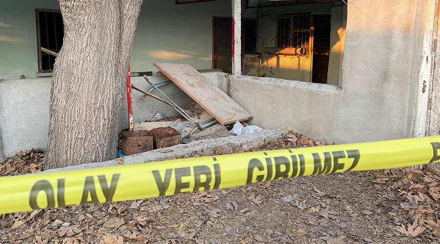 Manisa'da kan donduran olay: İki eşini öldürdü, cezaevinden çıkınca üçüncü eşini de katledip gömdü! Manisa'da kan donduran olay: İki eşini öldürdü, cezaevinden çıkınca üçüncü eşini de katledip gömdü!