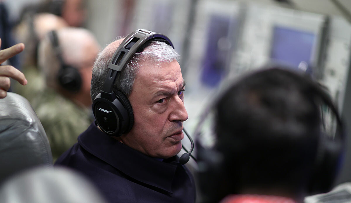 Bakan Akar'dan Yunanistan'a: Yanlış hesap Ankara'dan döner