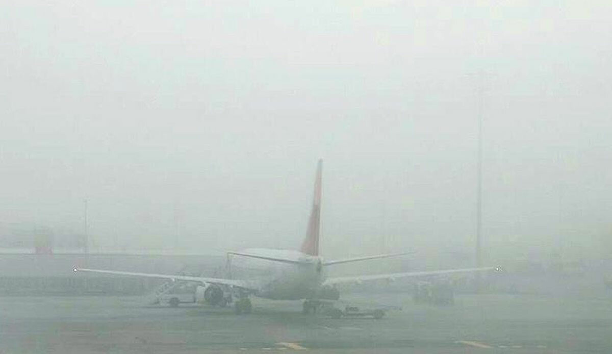İstanbul'da göz gözü görmüyor! Yoğun sis uçuşlara bile engel oldu: Havalimanından açıklama geldi İstanbul'da göz gözü görmüyor! Yoğun sis uçuşlara bile engel oldu: Havalimanından açıklama geldi
