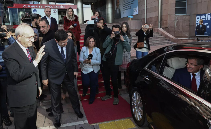 Gelecek Partisi Lideri Ahmet Davutoğlu'ndan Kılıçdaroğlu ve Akşener'e ziyaret Gelecek Partisi Lideri Ahmet Davutoğlu'ndan Kılıçdaroğlu ve Akşener'e ziyaret