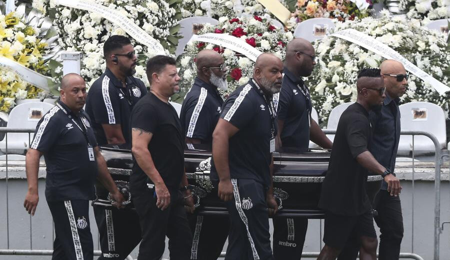 Pele'nin cenaze törenine yüz binler katıldı! Efsanenin naaşı şehrin sokaklarında dolaştırıldı Pele'nin cenaze törenine yüz binler katıldı! Efsanenin naaşı şehrin sokaklarında dolaştırıldı