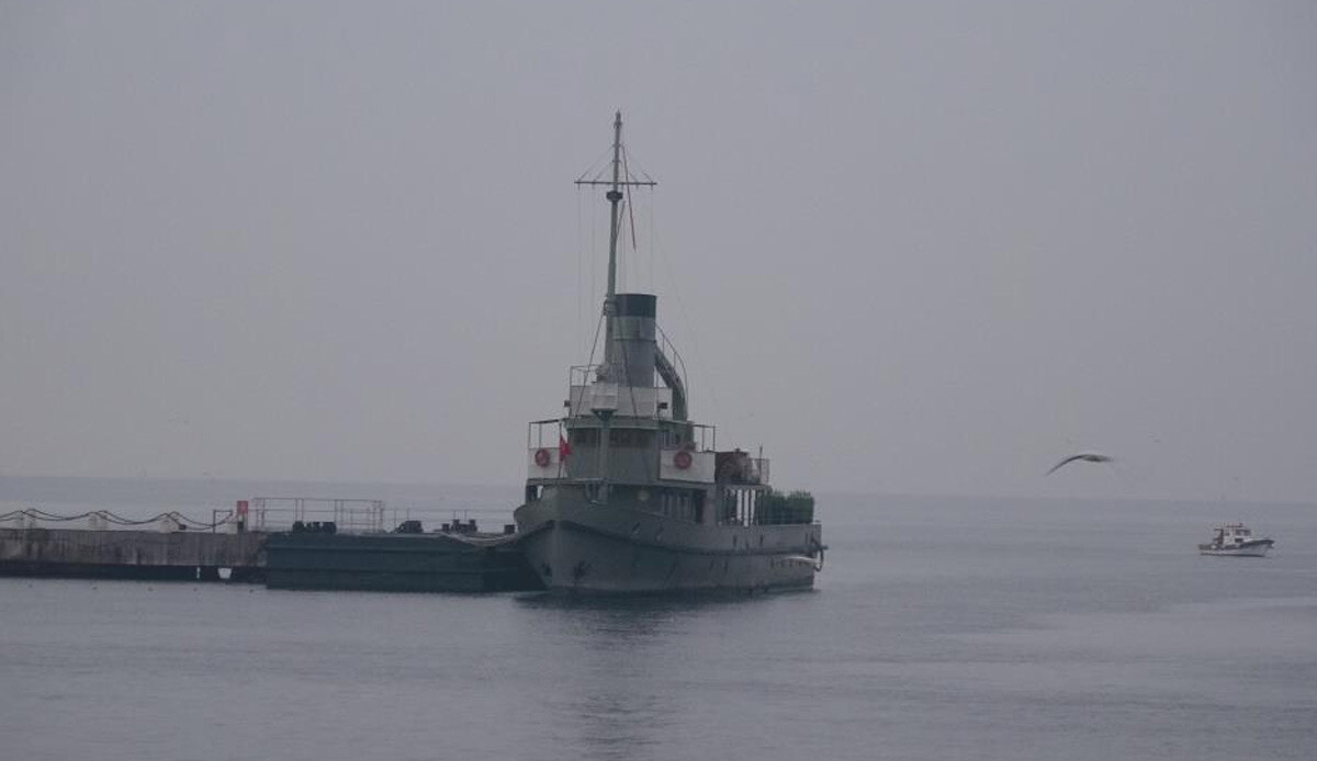Çanakkale Boğazı sisin etkisini yitirmesiyle transit gemi geçişlerine açıldı Çanakkale Boğazı sisin etkisini yitirmesiyle transit gemi geçişlerine açıldı