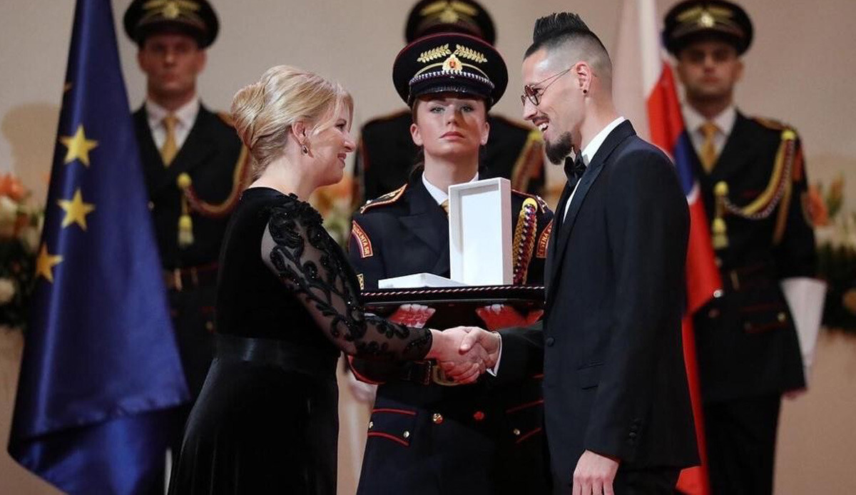 Trabzonspor&#039;un yıldızı Marek Hamsik’e ülkesinde devlet nişanı verildi