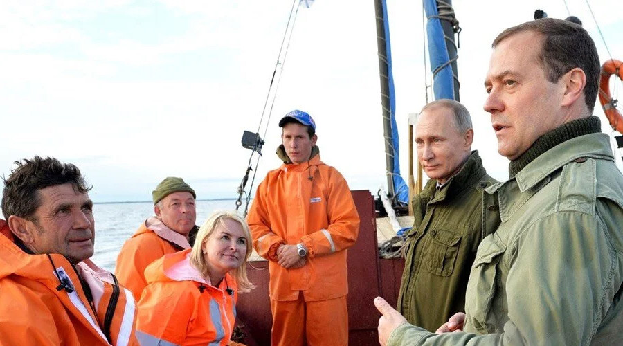 Putin’in arkasındaki gizemli kadın: Karargahta, gemide, kilisede… Cumhurbaşkanı Erdoğan’a da dondurma vermişti! Putin’in arkasındaki gizemli kadın: Karargahta, gemide, kilisede… Cumhurbaşkanı Erdoğan’a da dondurma vermişti!
