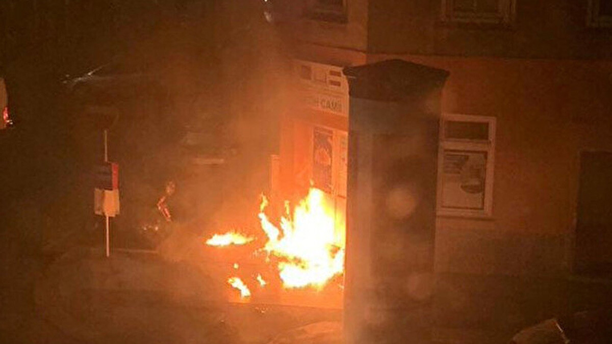 Avrupa&#039;da bitmek bilmeyen İslamofobi: Avusturya&#039;da camiyi ateşe verdiler