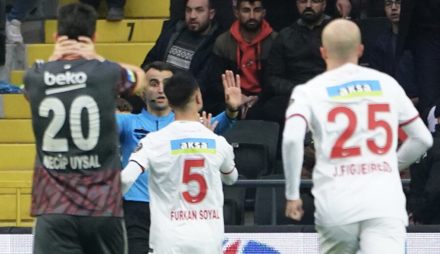 Gaziantep FK - Beşiktaş maçı VAR kayıtları açıklandı, N'Koudou'nun kafası  Gaziantep FK - Beşiktaş maçı VAR kayıtları açıklandı, N'Koudou'nun kafası