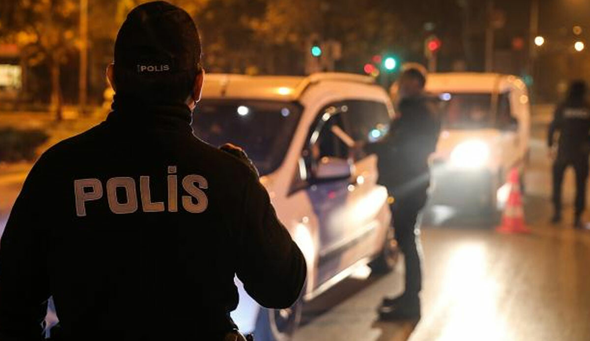 Hakkari ve Kars valilikleri şehirde gösteri ve yürüyüşlere yasak getirildiğini duyurdu