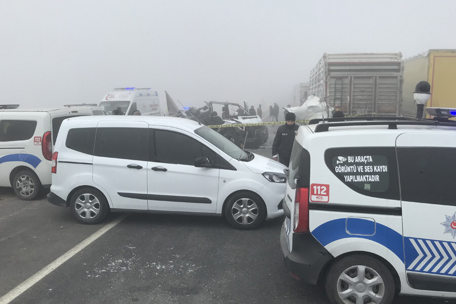 Son dakika: Konya'da yoğun sis nedeniyle askeri kamyonet kaza yaptı: 2 asker şehit Son dakika: Konya'da yoğun sis nedeniyle askeri kamyonet kaza yaptı: 2 asker şehit
