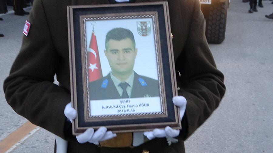 Konya'daki kazada şehit olan askerler dualarla uğurlandı Konya'daki kazada şehit olan askerler dualarla uğurlandı