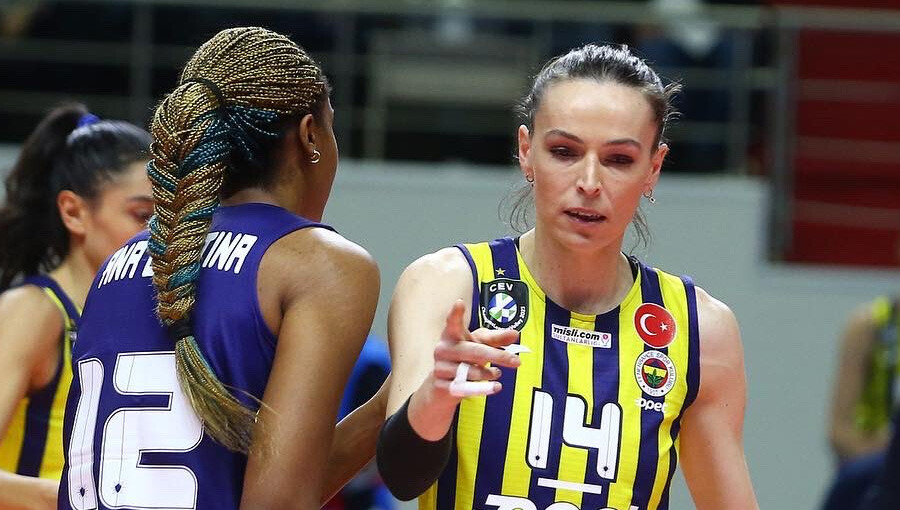 Eda Erdem Dündar hastaneye kaldırıldı! Fenerbahçe'den ilk açıklama... Eda Erdem Dündar hastaneye kaldırıldı! Fenerbahçe'den ilk açıklama...