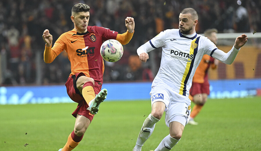 Galatasaray Ankaragücü'nü devirdi, liderlik koltuğunu geri aldı Galatasaray Ankaragücü'nü devirdi, liderlik koltuğunu geri aldı