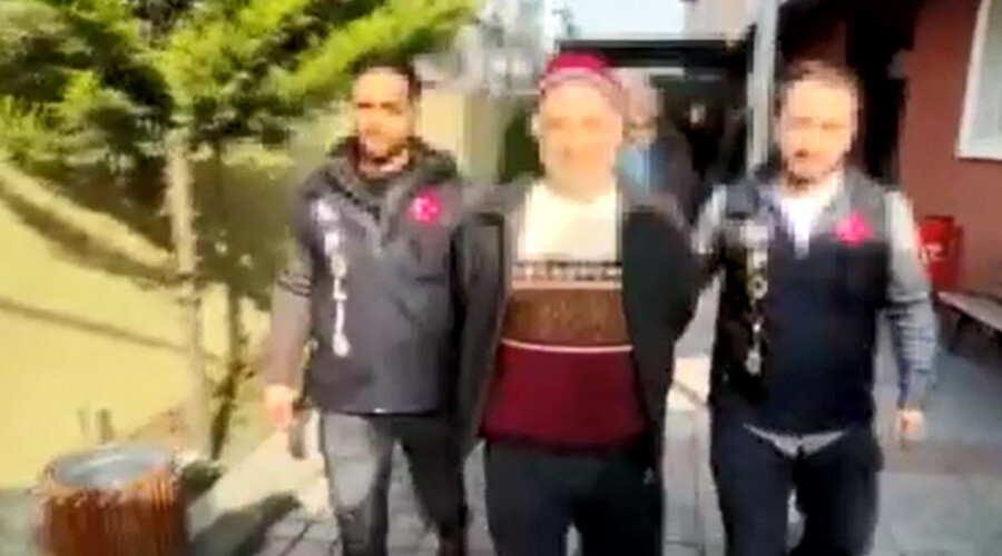 Uzun süredir aranıyordu… FETÖ firarisi eski emniyet müdürü İstanbul’da yakalandı! Uzun süredir aranıyordu… FETÖ firarisi eski emniyet müdürü İstanbul’da yakalandı!