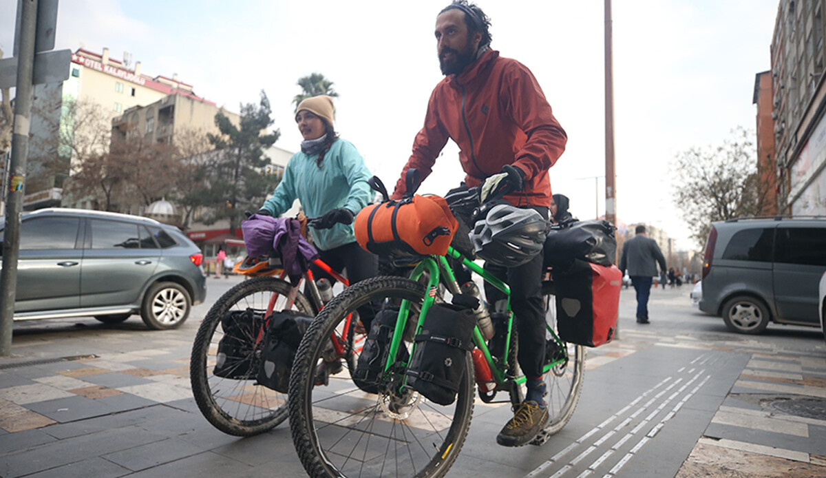 Dondurma yemek için bisikletle Portekiz'den Kahramanmaraş'a geldiler