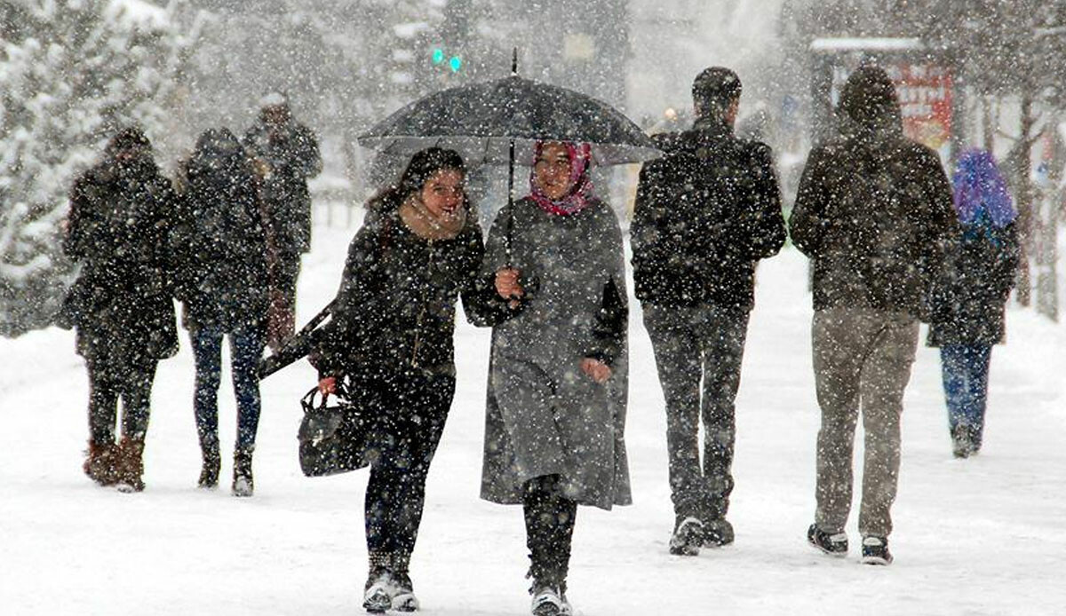 İstanbul'a kar ne zaman yağacak? 'Tüm senaryolar değişebilir' diyen Meteoroloji uzmanı tarih verdi İstanbul'a kar ne zaman yağacak? 'Tüm senaryolar değişebilir' diyen Meteoroloji uzmanı tarih verdi