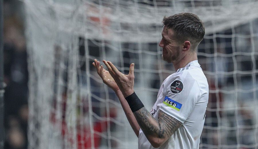 Wout Weghorst Manchester United yolunda! Hem ağlarım, hem giderim