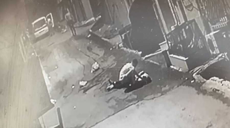 Tek yumrukla komalık oldu: Dehşet anları kameraya anbean yansıdı