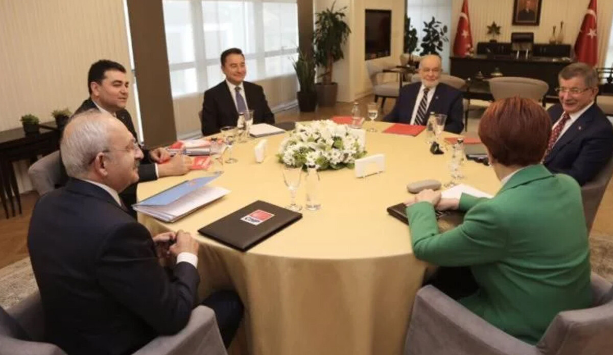 Davutoğlu’nun sözlerini Ali Babacan düzeltti Davutoğlu’nun sözlerini Ali Babacan düzeltti