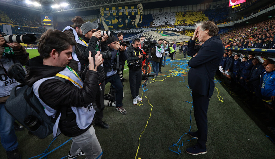 Altay Bayındır'ın sezonu tamamlama ihtimali yok! Rıdvan Dilmen'den Fenerbahçe yorumu Altay Bayındır'ın sezonu tamamlama ihtimali yok! Rıdvan Dilmen'den Fenerbahçe yorumu