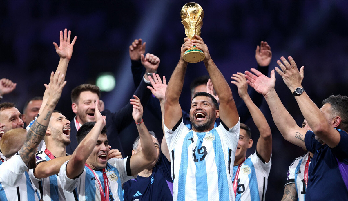Sergio Agüero Barcelona formasıyla futbola geri döndü! Sergio Agüero Barcelona formasıyla futbola geri döndü!