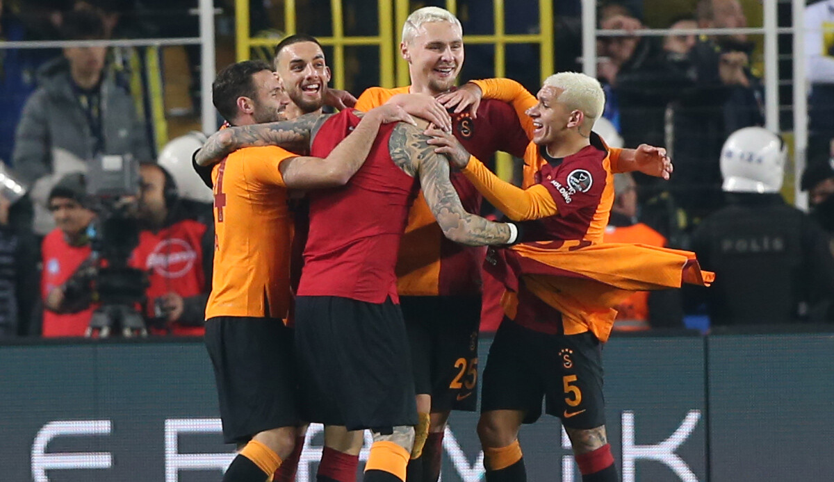 Ligin efendisi Aslan! Galatasaray, Kadıköy&#039;de Fenerbahçe&#039;yi kolay geçti