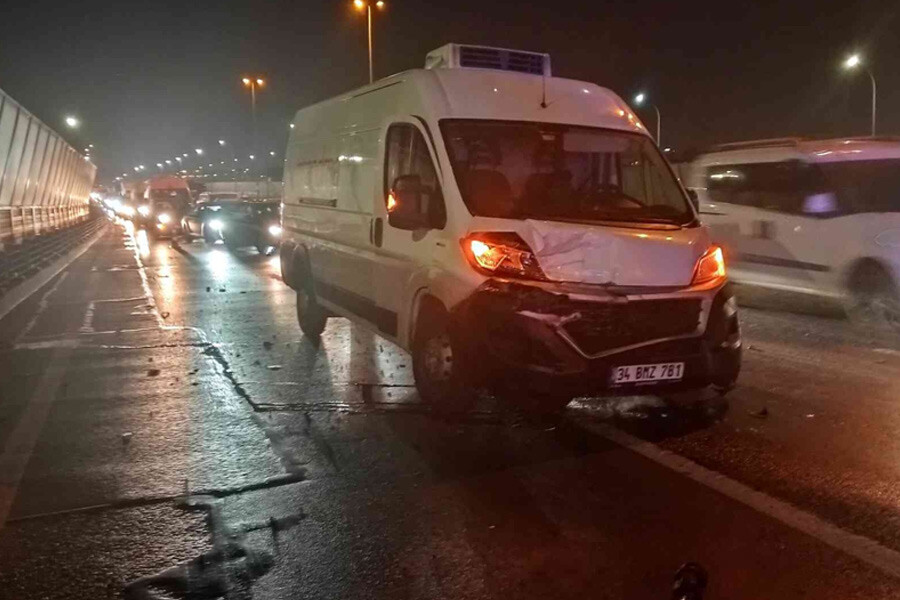 Haliç Köprüsü'nde feci kaza: Otomobil ters döndü