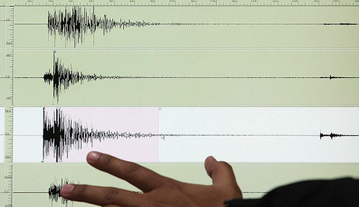 Endonezya&#039;da şiddetli deprem! Tsunami uyarısı yapıldı