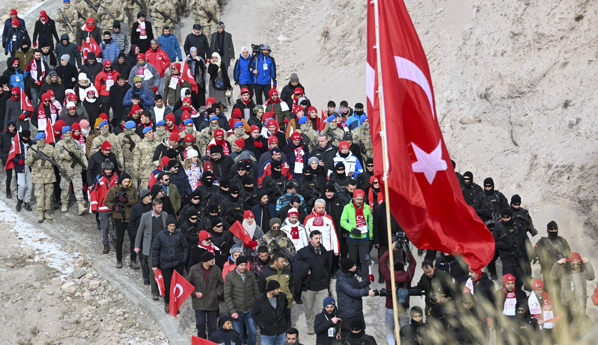 Biz hep aynı izdeyiz... Sarıkamış şehitleri anıldı Biz hep aynı izdeyiz... Sarıkamış şehitleri anıldı