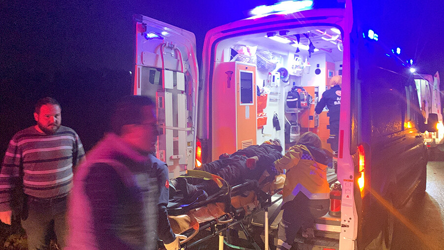 Tekirdağ'da işçi servisiyle kamyonet çarpıştı: 1 ölü, 20 yaralı Tekirdağ'da işçi servisiyle kamyonet çarpıştı: 1 ölü, 20 yaralı