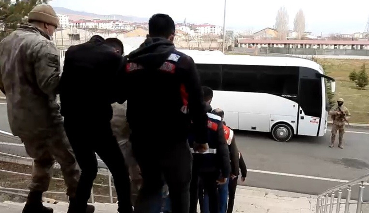 Bingöl’de uyuşturucu operasyonu: 7 kişi tutuklandı Bingöl’de uyuşturucu operasyonu: 7 kişi tutuklandı