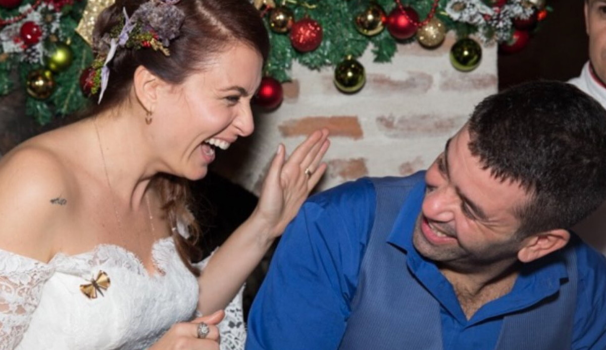 Ceyda Düvenci ve Bülent Şakrak ayrılıyor mu? Ünlü oyuncudan boşanma iddiasına fotoğraflı cevap… Ceyda Düvenci ve Bülent Şakrak ayrılıyor mu? Ünlü oyuncudan boşanma iddiasına fotoğraflı cevap…
