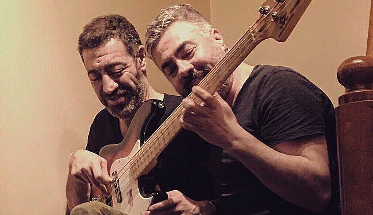 Sanat dünyasını yıkan ölüm: Otomobiliyle dereye uçan müzisyen Hakan Yelbiz hayatını kaybetti