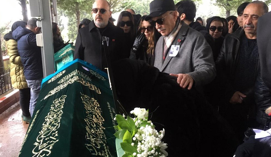 Annesini kanserden kaybetmişti… Hande Erçel’den yürek yakan paylaşım Annesini kanserden kaybetmişti… Hande Erçel’den yürek yakan paylaşım