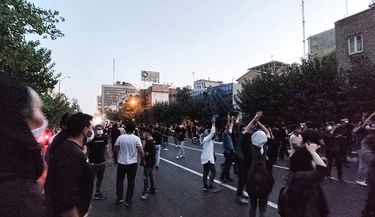 İran'daki gösterilerle ilgili bir kişi daha idama mahkum edildi İran'daki gösterilerle ilgili bir kişi daha idama mahkum edildi