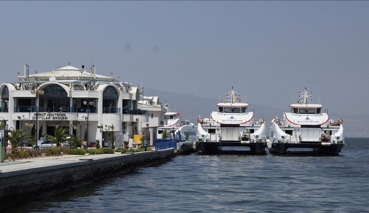 Meteoroloji uyarmıştı! İzmir’de deniz seferlerine hava muhalefeti