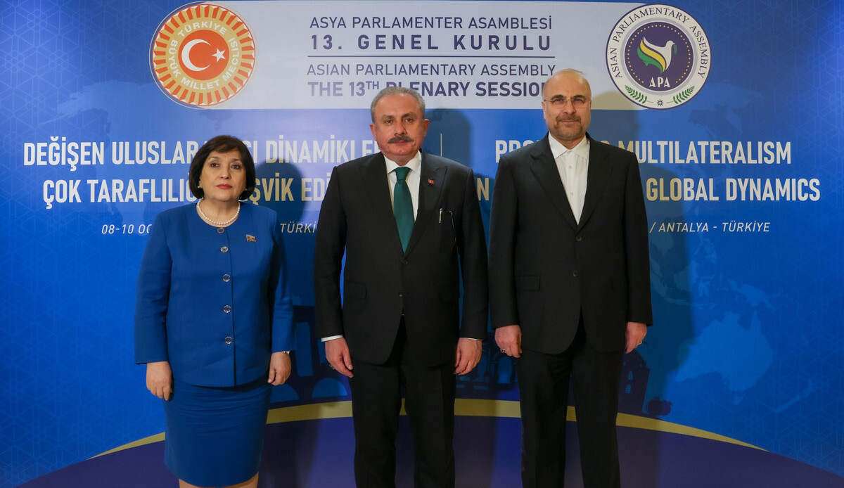 Türkiye-İran-Azerbaycan Meclis Başkanları üçlü görüşme yaptı Türkiye-İran-Azerbaycan Meclis Başkanları üçlü görüşme yaptı