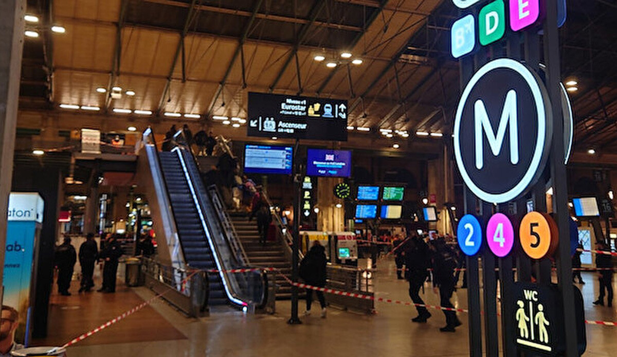Son dakika: Paris&#039;te tren garında bıçaklı saldırı: Çok sayıda yaralı var