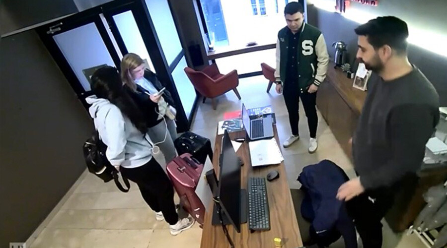 Taksiciden Rus turiste skandal teklif: Fotoğraf attı, 100 dolar istedi Taksiciden Rus turiste skandal teklif: Fotoğraf attı, 100 dolar istedi