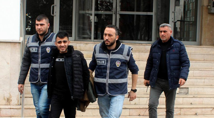 Pişkin hırsız kamerada: ‘Bizi yakışıklı çıkarın’ Pişkin hırsız kamerada: ‘Bizi yakışıklı çıkarın’