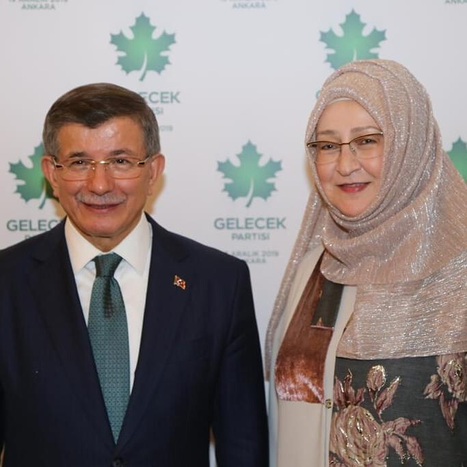 Davutoğlu'na büyük şok! Kurucu üye 'partide taciz var' deyip istifa etti Davutoğlu'na büyük şok! Kurucu üye 'partide taciz var' deyip istifa etti