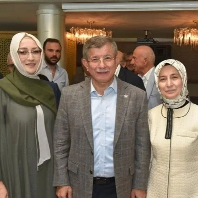 Davutoğlu'na büyük şok! Kurucu üye 'partide taciz var' deyip istifa etti Davutoğlu'na büyük şok! Kurucu üye 'partide taciz var' deyip istifa etti