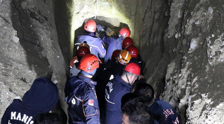 Kuyunun içine düşen eşiyle konuştu… Son sözleri yürek dağladı!